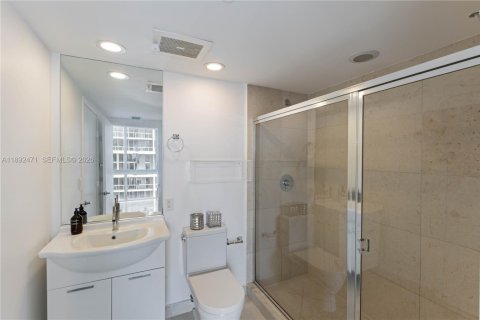 Condo in Miami, Florida, 2 bedrooms  № 2169805 - photo 20