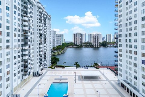 Condominio en alquiler en Aventura, Florida, 2 dormitorios, 116.87 m2 № 2085483 - foto 14
