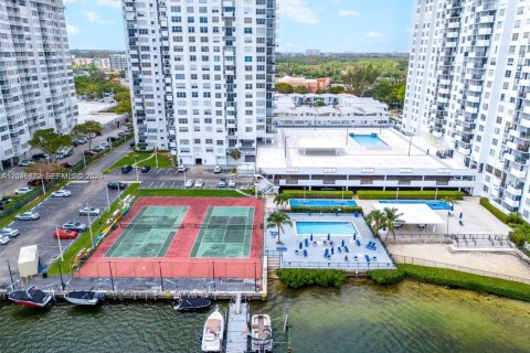 Condominio en alquiler en Aventura, Florida, 2 dormitorios, 116.87 m2 № 2085483 - foto 15
