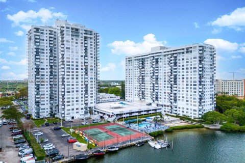 Condominio en alquiler en Aventura, Florida, 2 dormitorios, 116.87 m2 № 2085483 - foto 25