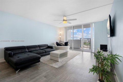 Condominio en alquiler en Aventura, Florida, 2 dormitorios, 116.87 m2 № 2085483 - foto 8