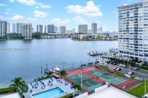 Condominio en alquiler en Aventura, Florida, 2 dormitorios, 116.87 m2 № 2085483 - foto 17