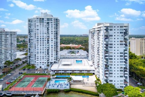 Condominio en alquiler en Aventura, Florida, 2 dormitorios, 116.87 m2 № 2085483 - foto 27