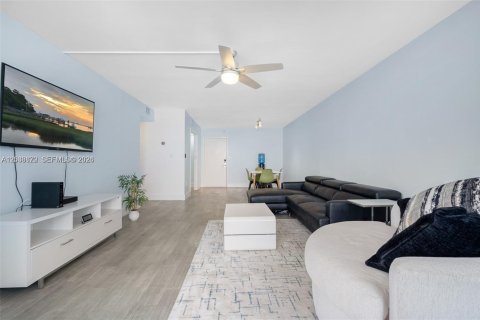 Condominio en alquiler en Aventura, Florida, 2 dormitorios, 116.87 m2 № 2085483 - foto 10