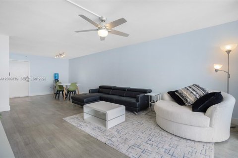 Condominio en alquiler en Aventura, Florida, 2 dormitorios, 116.87 m2 № 2085483 - foto 9