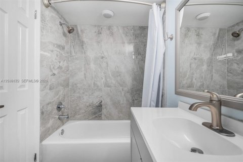 Condominio en alquiler en Aventura, Florida, 2 dormitorios, 116.87 m2 № 2085483 - foto 11