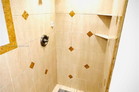 Copropriété à louer à Miami, Floride: 2 chambres, 73.67 m2 № 1890376 - photo 10