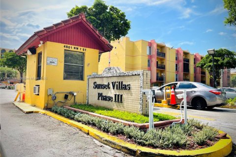 Copropriété à louer à Miami, Floride: 2 chambres, 73.67 m2 № 1890376 - photo 1