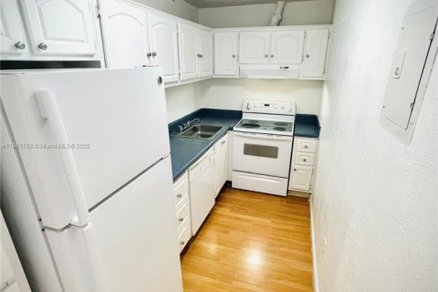 Copropriété à louer à Miami, Floride: 2 chambres, 73.67 m2 № 1890376 - photo 14