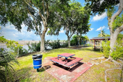 Copropriété à louer à Miami, Floride: 2 chambres, 73.67 m2 № 1890376 - photo 18