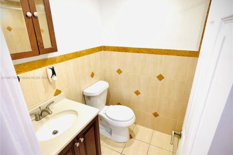 Copropriété à louer à Miami, Floride: 2 chambres, 73.67 m2 № 1890376 - photo 9