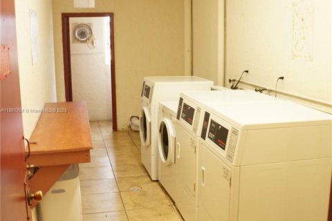 Copropriété à louer à Miami, Floride: 2 chambres, 73.67 m2 № 1890376 - photo 15