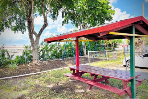 Copropriété à louer à Miami, Floride: 2 chambres, 73.67 m2 № 1890376 - photo 16