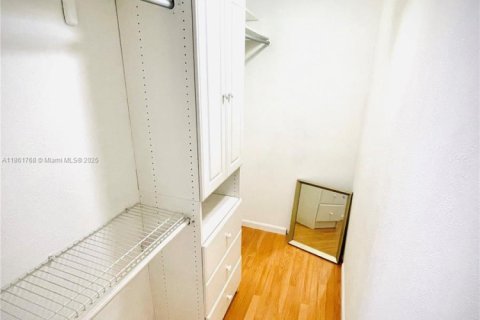 Copropriété à louer à Miami, Floride: 2 chambres, 73.67 m2 № 1890376 - photo 13