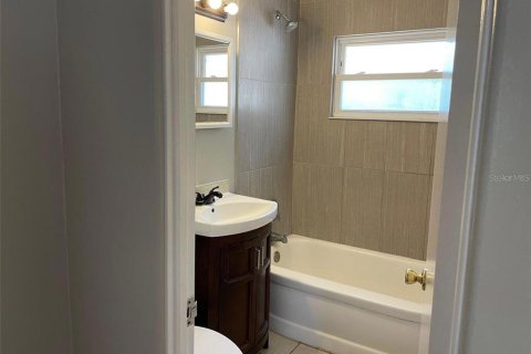 House in Orange City, Florida 2 bedrooms, 59.83 sq.m. № 2149874 - photo 3
