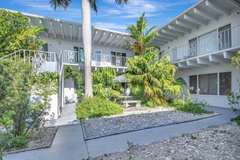 Commercial property in Lake Worth, Florida 1 bedroom, 55.56 sq.m. № 1178605 - photo 1