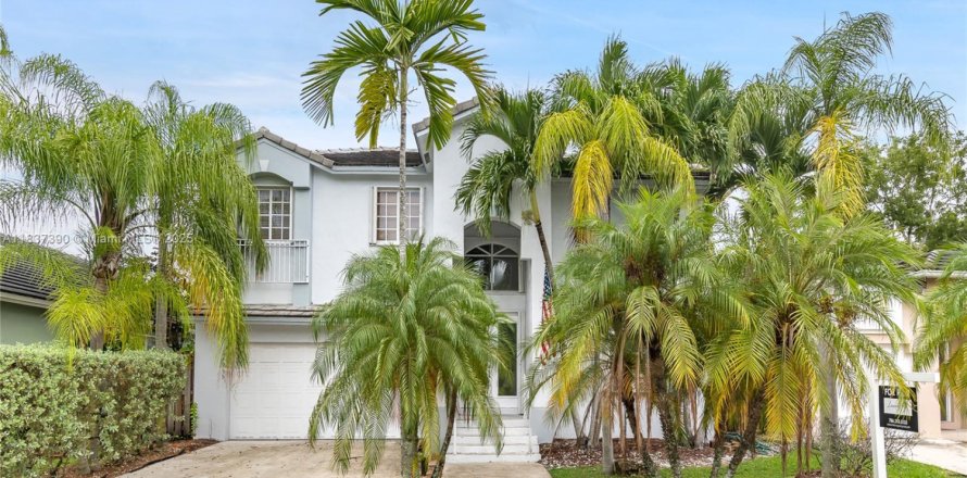 Villa ou maison à Miami, Floride 4 chambres, 203.18 m2 № 1821723