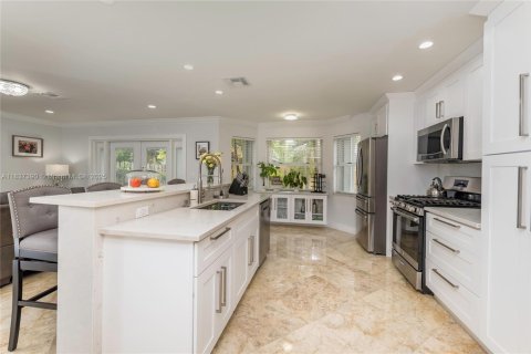 Villa ou maison à vendre à Miami, Floride: 4 chambres, 203.18 m2 № 1821723 - photo 12