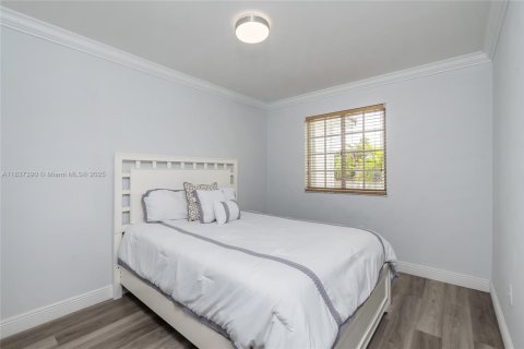 Villa ou maison à vendre à Miami, Floride: 4 chambres, 203.18 m2 № 1821723 - photo 19