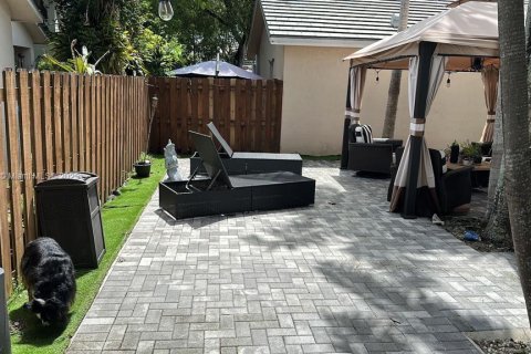 Villa ou maison à vendre à Miami, Floride: 4 chambres, 203.18 m2 № 1821723 - photo 27