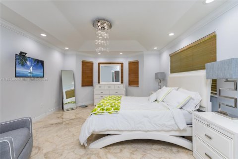 Villa ou maison à vendre à Miami, Floride: 4 chambres, 203.18 m2 № 1821723 - photo 17
