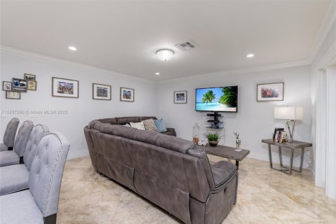 Villa ou maison à vendre à Miami, Floride: 4 chambres, 203.18 m2 № 1821723 - photo 16