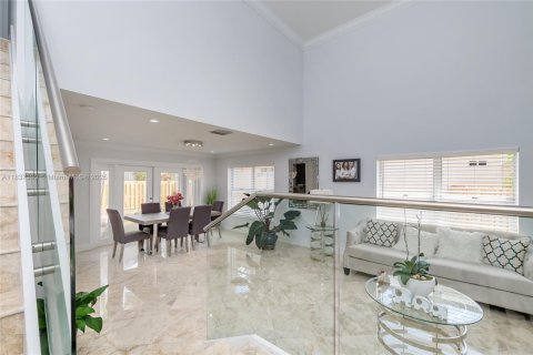 Villa ou maison à vendre à Miami, Floride: 4 chambres, 203.18 m2 № 1821723 - photo 6