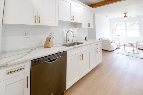 Villa ou maison à vendre à Tampa, Floride: 3 chambres, 109.81 m2 № 1903692 - photo 9
