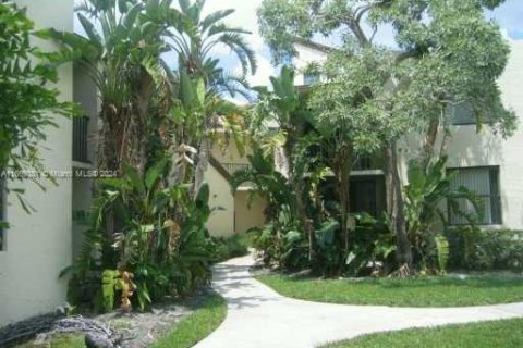 Condo in Oakland Park, Florida, 2 bedrooms  № 1861611 - photo 23