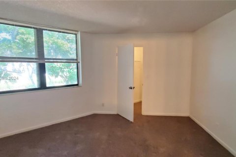 Condo in Oakland Park, Florida, 2 bedrooms  № 1861611 - photo 2
