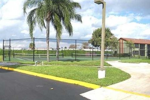 Condo in Oakland Park, Florida, 2 bedrooms  № 1861611 - photo 27