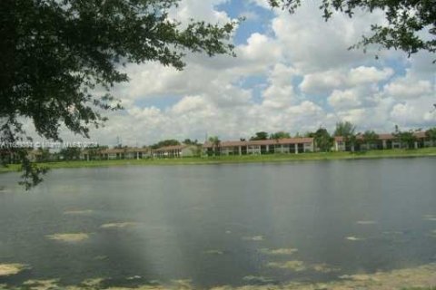 Condo in Oakland Park, Florida, 2 bedrooms  № 1861611 - photo 22