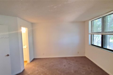 Condo in Oakland Park, Florida, 2 bedrooms  № 1861611 - photo 4