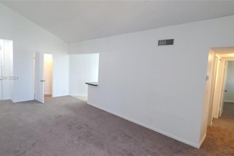 Condo in Oakland Park, Florida, 2 bedrooms  № 1861611 - photo 1