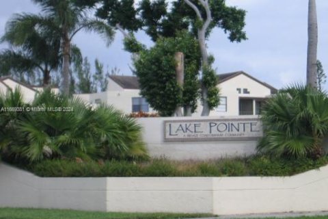 Condo in Oakland Park, Florida, 2 bedrooms  № 1861611 - photo 24