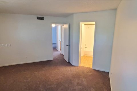 Condo in Oakland Park, Florida, 2 bedrooms  № 1861611 - photo 5