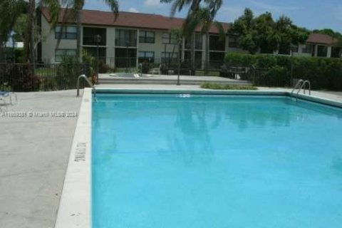 Condo in Oakland Park, Florida, 2 bedrooms  № 1861611 - photo 21