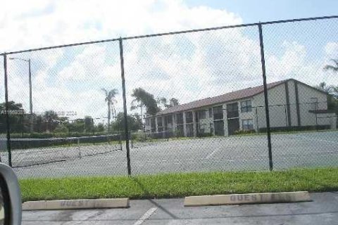 Condo in Oakland Park, Florida, 2 bedrooms  № 1861611 - photo 30