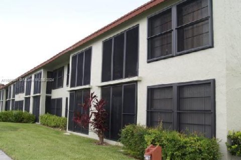 Condo in Oakland Park, Florida, 2 bedrooms  № 1861611 - photo 20