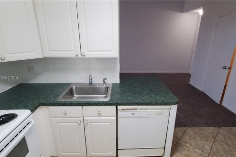 Condo in Oakland Park, Florida, 2 bedrooms  № 1861611 - photo 3