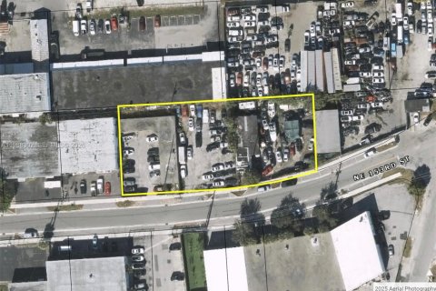 Commercial property in North Miami Beach, Florida № 2057611