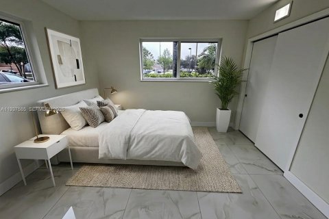 House in Hollywood, Florida 4 bedrooms, 219.25 sq.m. № 1999526 - photo 7