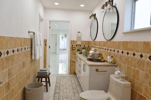 House in Hollywood, Florida 4 bedrooms, 219.25 sq.m. № 1999526 - photo 6