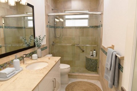 House in Hollywood, Florida 4 bedrooms, 219.25 sq.m. № 1999526 - photo 8