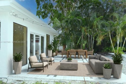 House in Hollywood, Florida 4 bedrooms, 219.25 sq.m. № 1999526 - photo 12