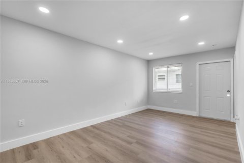 Apartamento en alquiler en Miami, Florida, 2 dormitorios, 260.41 m2 № 2030179 - foto 5