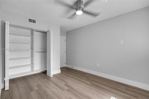 Apartamento en alquiler en Miami, Florida, 2 dormitorios, 260.41 m2 № 2030179 - foto 13