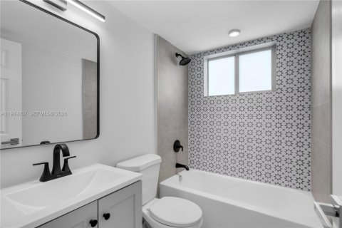 Apartamento en alquiler en Miami, Florida, 2 dormitorios, 260.41 m2 № 2030179 - foto 20