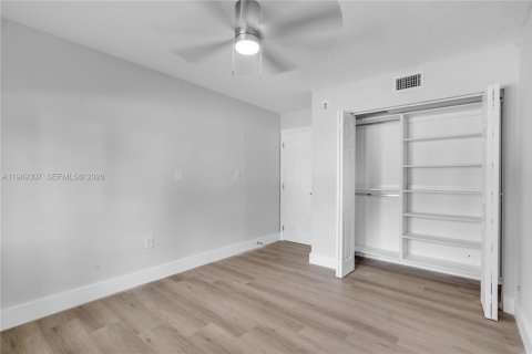 Apartamento en alquiler en Miami, Florida, 2 dormitorios, 260.41 m2 № 2030179 - foto 21