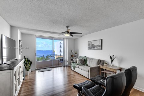 Condo in Miami, Florida, 1 bedroom  № 1977244 - photo 3